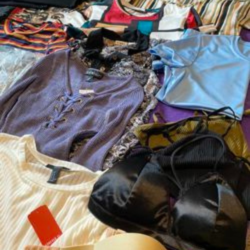HUGE Lot of Junior's Clothing Size Medium!! Valued over $200! 9 items! - Picture 2 of 4
